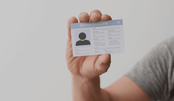 Madrid ofrece una ayuda de 600€ para el carnet de conducir: requisitos para solicitarla