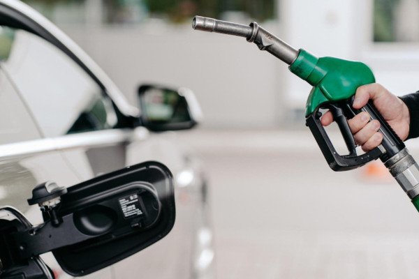 Cómo reducir el consumo de combustible al volante