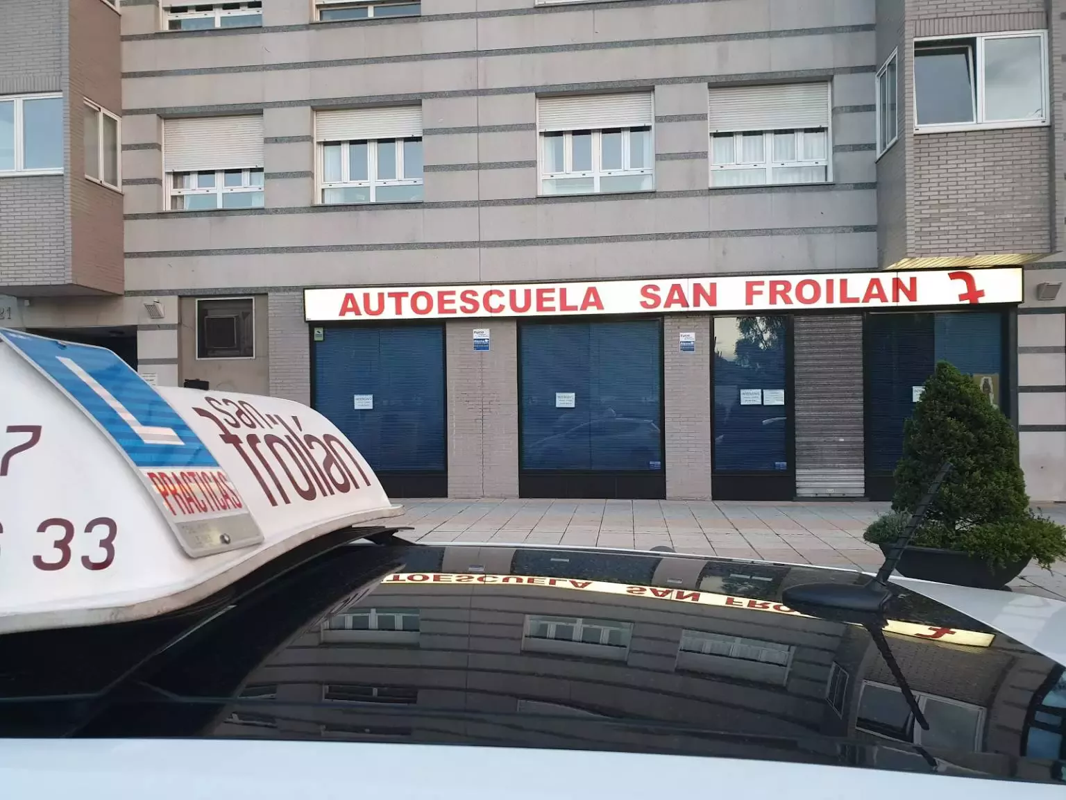 1. Autoescuela San Froilán