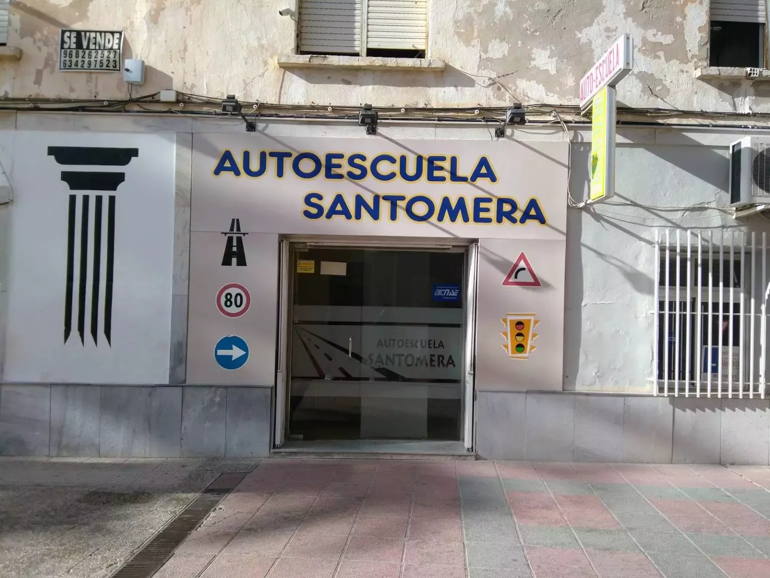 1. Autoescuela Santomera