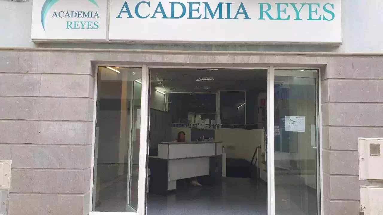 5. ACADEMIA REYES