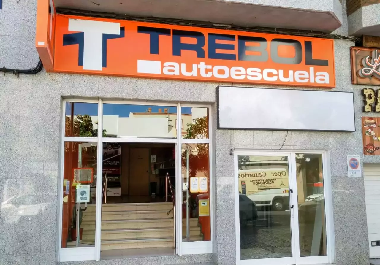 6. Autoescuela Trébol Vecindario