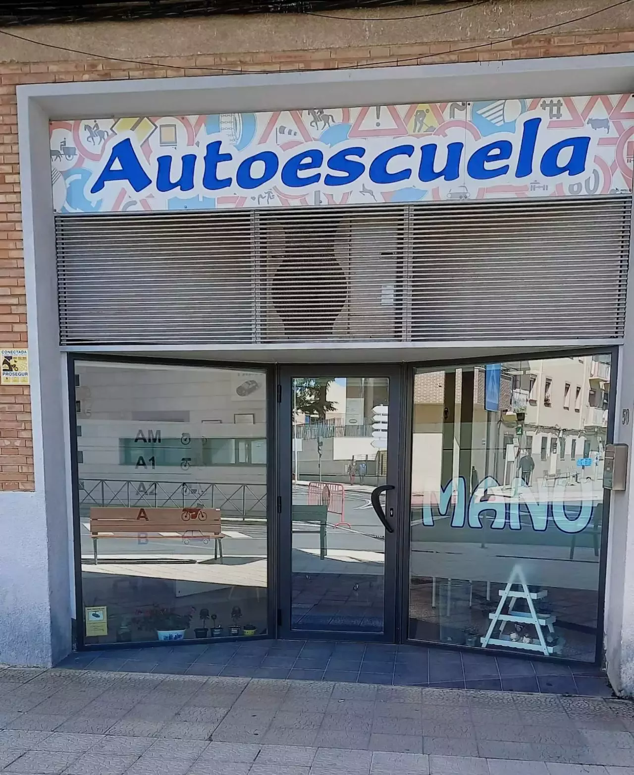 3. Autoescuela Manu