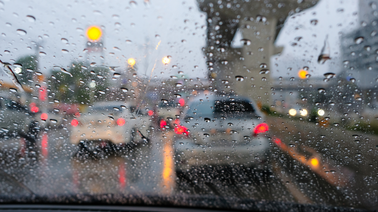 Aquí tienes los mejores consejos para conducir con lluvia de forma segura