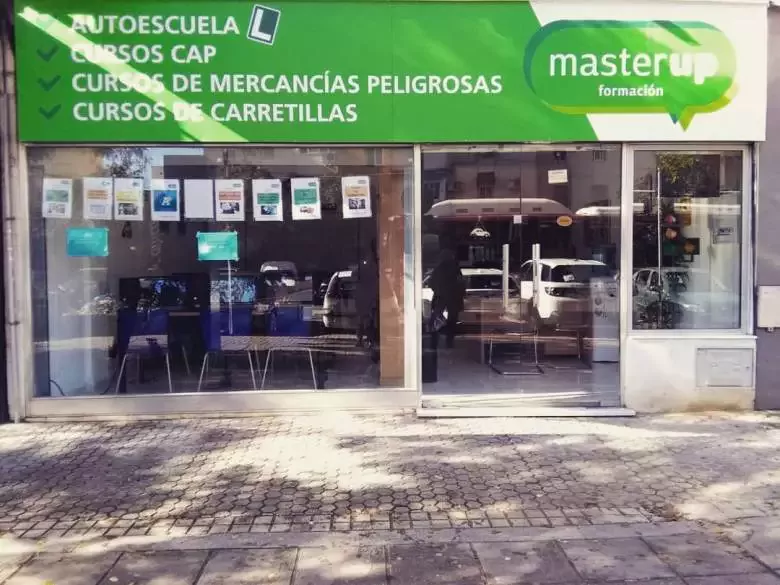 Autoescuela Master Up en Sevilla