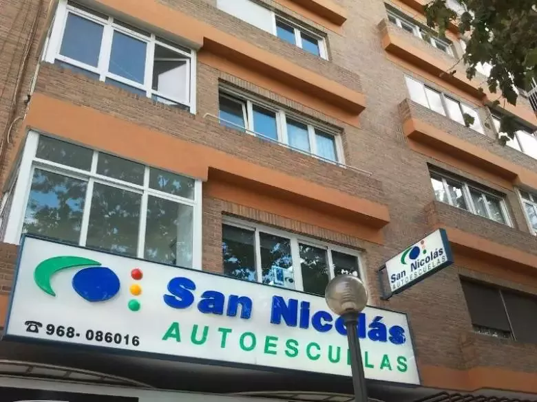 8. Autoescuelas San Nicolás El Paseo