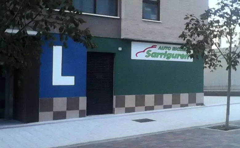 AUTOESCUELA SARRIGUREN