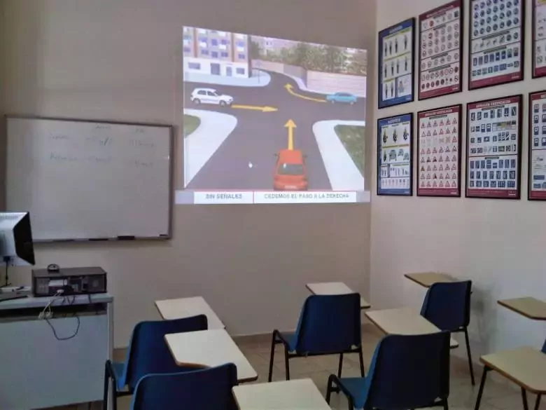 Autoescuela CONDUCING