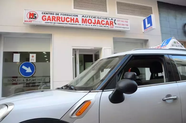 AUTOESCUELA MOLINA SÁNCHEZ GARRUCHA