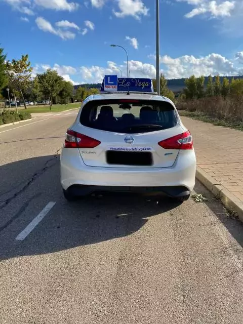 Autoescuela La Vega - Av. de José Luis Lasa