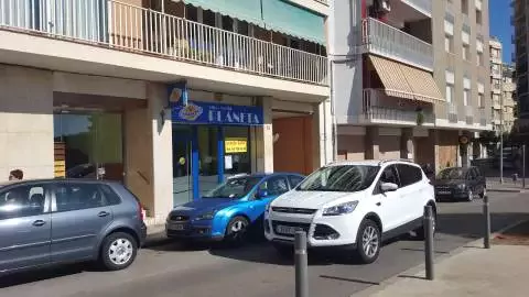 Autoescuela Planeta - Carrer de la Hispanitat