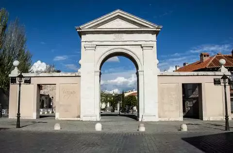 Autoescuela Puerta Madrid - C. Navarro y Ledesma