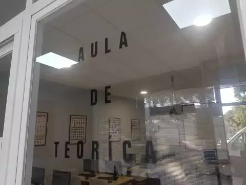 Autoescuela El Cenit Online y presencial - Av. General López Domínguez