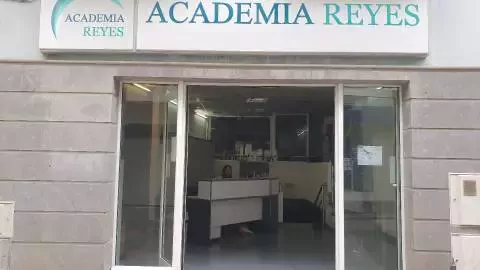 ACADEMIA REYES - C. Barbería