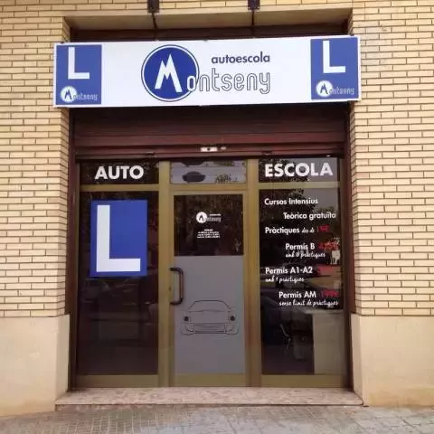 Autoescola Manresa - Plaça de Josep Lluís Sert