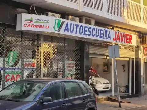 AUTOESCUELA JAVIER ARRECIFE - C. Peñas del Chache