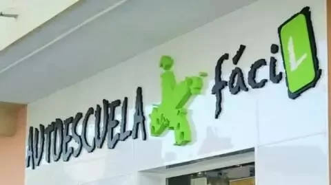 AUTOESCUELA + FACIL