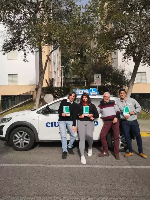 Autoescuela Ciudad Expo S L - Av. de los Descubrimientos Circuito 2 Módulo 34