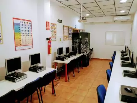 Autoescuelas MP4 - Av. los Emigrantes