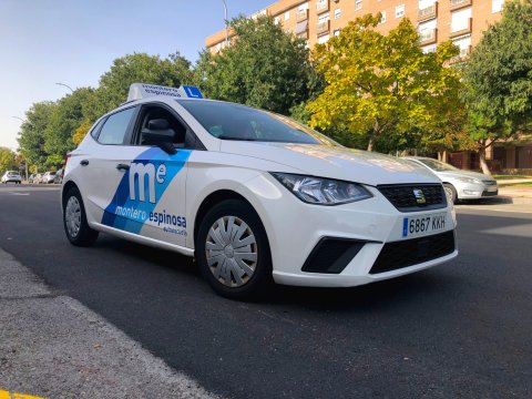 Coche Autoescuela Montero Espinosa