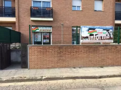 Autoescola Gimeno Riells i Viabrea - Carrer Major